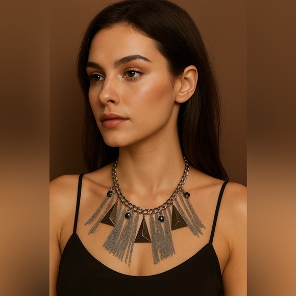 Shoe Dazzle Jewelry - 🛍️SALE🛍️ ShoeDazzle Silver Tone Fringe Tassel Statement Necklace